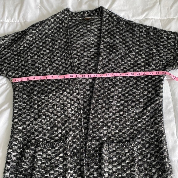 Maxsport black and grey checkered sweater/cardigan. Medium. Two front pockets. - Picture 11 of 15